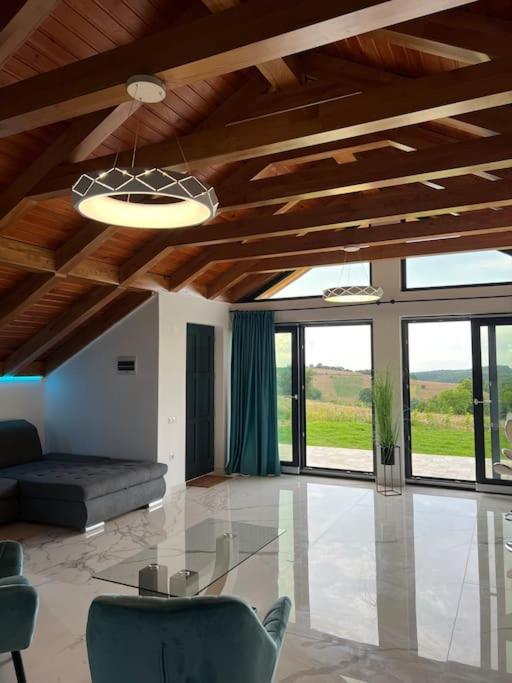 Casa Moderna In Sinteu - Intersectia Intre Modern Si Linistea Naturii Huta Voivozi Exterior foto