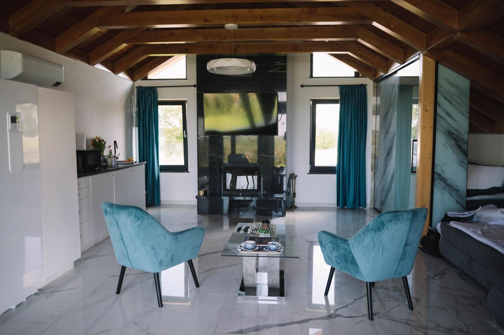 Casa Moderna In Sinteu - Intersectia Intre Modern Si Linistea Naturii Huta Voivozi Exterior foto