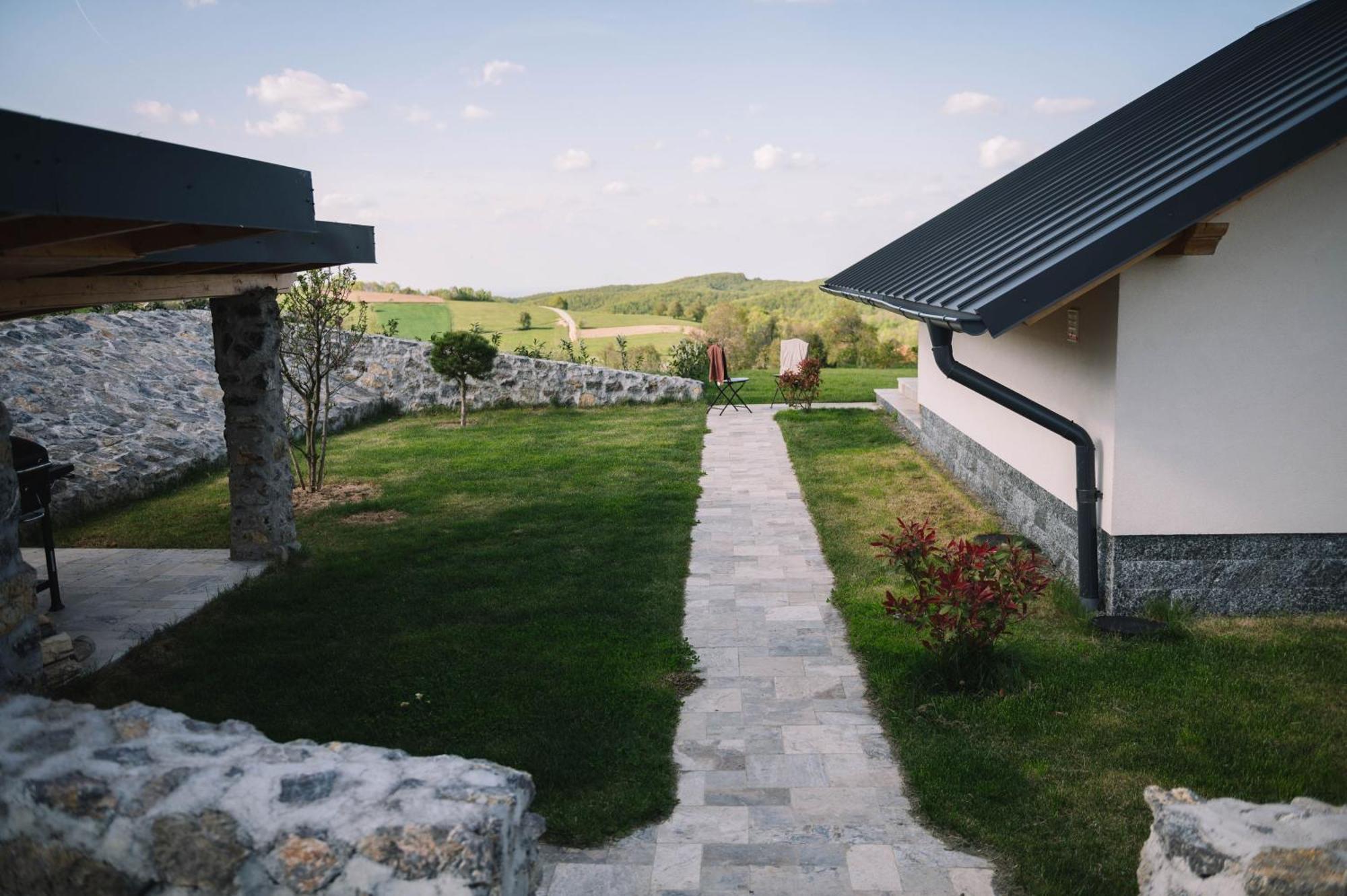 Casa Moderna In Sinteu - Intersectia Intre Modern Si Linistea Naturii Huta Voivozi Exterior foto